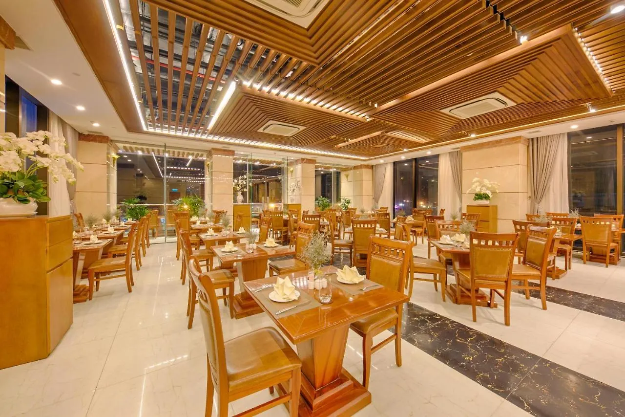 Mandila Beach Hotel Danang  Дананг